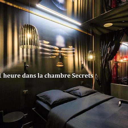 Love Hotel Avec Nuit Insolite Au Dandy Et Jacuzzi Privatise (Adults Only) Parigi Esterno foto